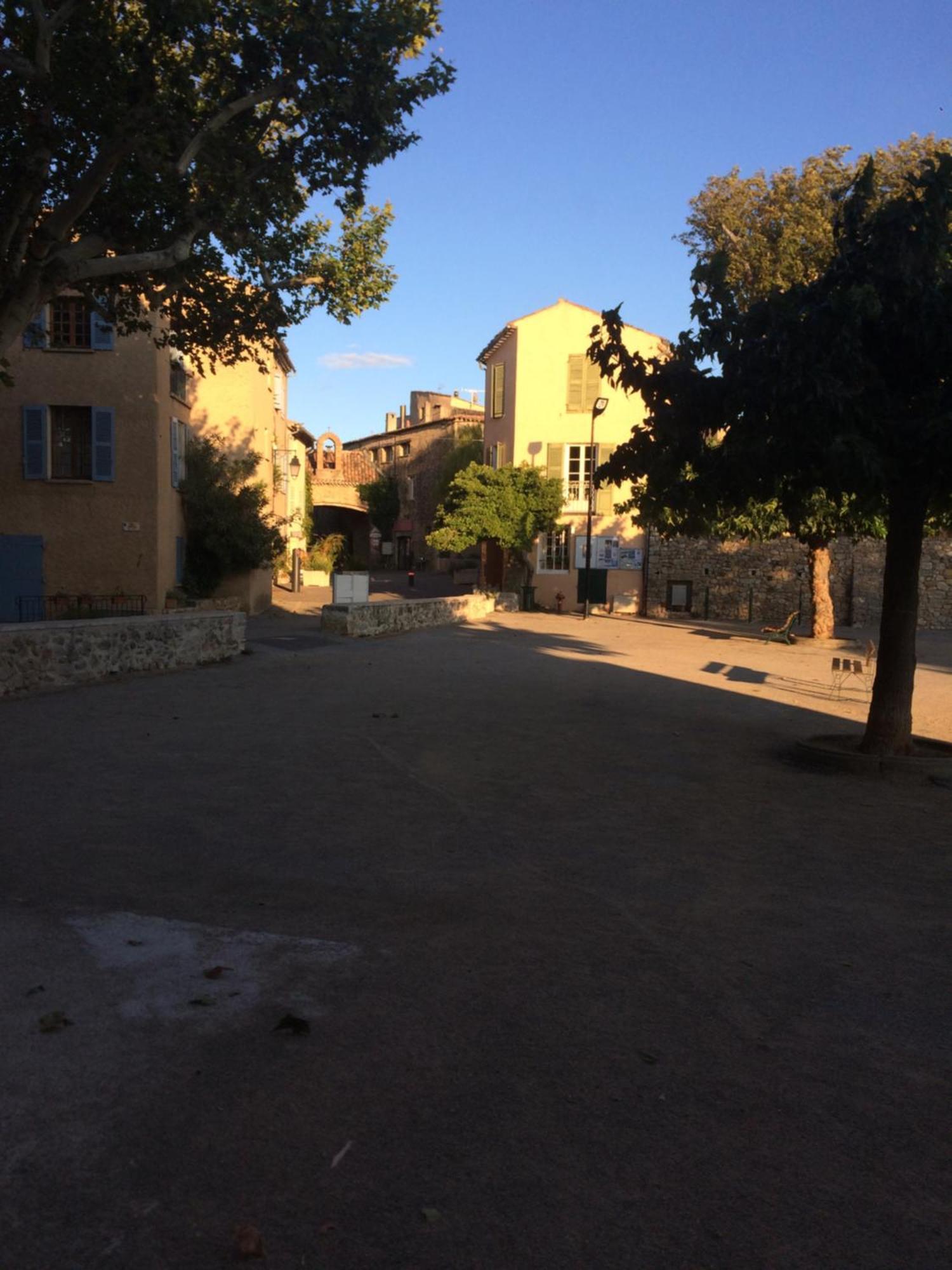 Au Coeur Du Village Provencal トゥルトゥール エクステリア 写真